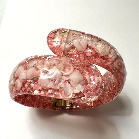 Lucite Confetti Pink Glitter Bypass Bracelet Clip Earring Set Seashells Vintage - Picture 6 of 11